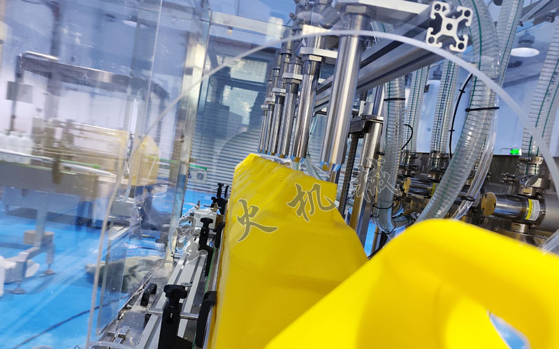 4頭稱重灌裝機(jī)-南京液體肥料灌裝機(jī)