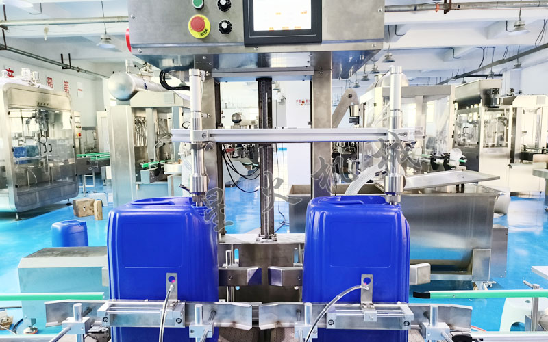 25升雙頭化工桶液體稱重灌裝機實拍