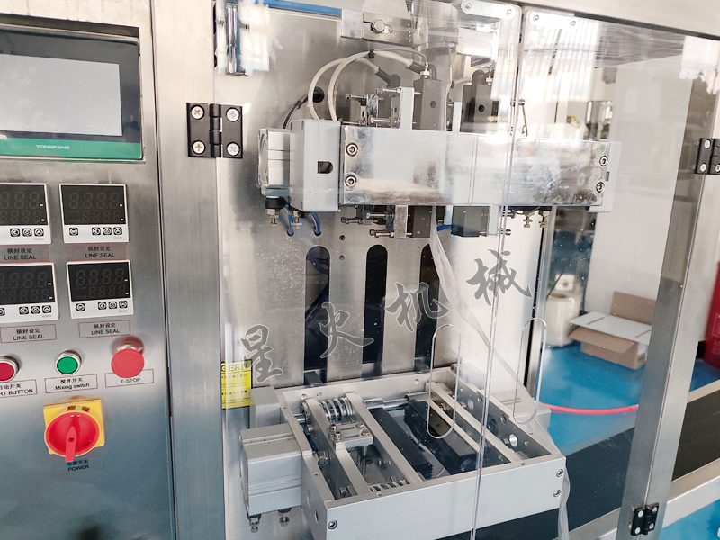 液體自動封口包裝機細節展示