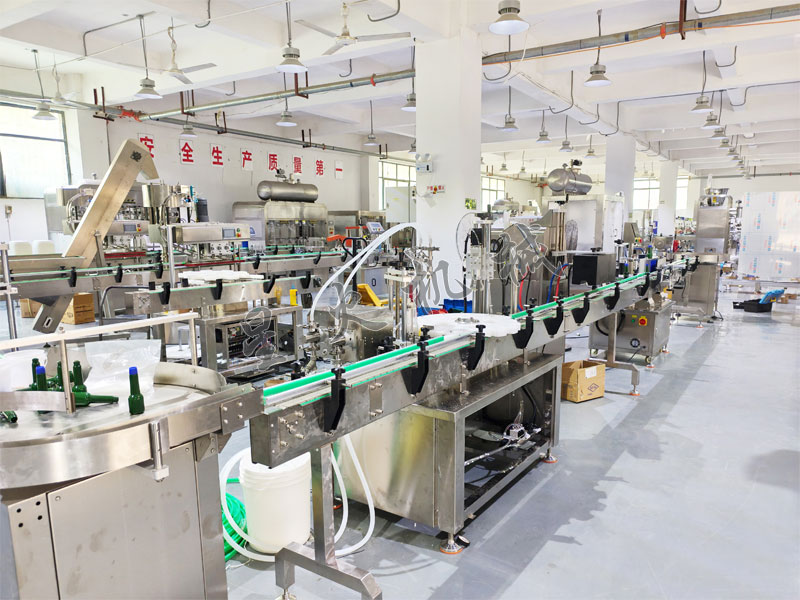 玻璃油膜清洗劑灌裝旋蓋鋁箔封口生產線實拍