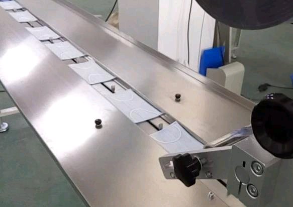 全自動KN95口罩包裝機