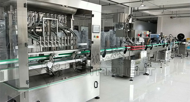 星火果汁灌裝封口機設備展示