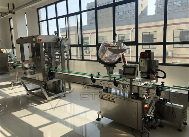 星火瓶裝自動化醬料封口機(jī)械展示